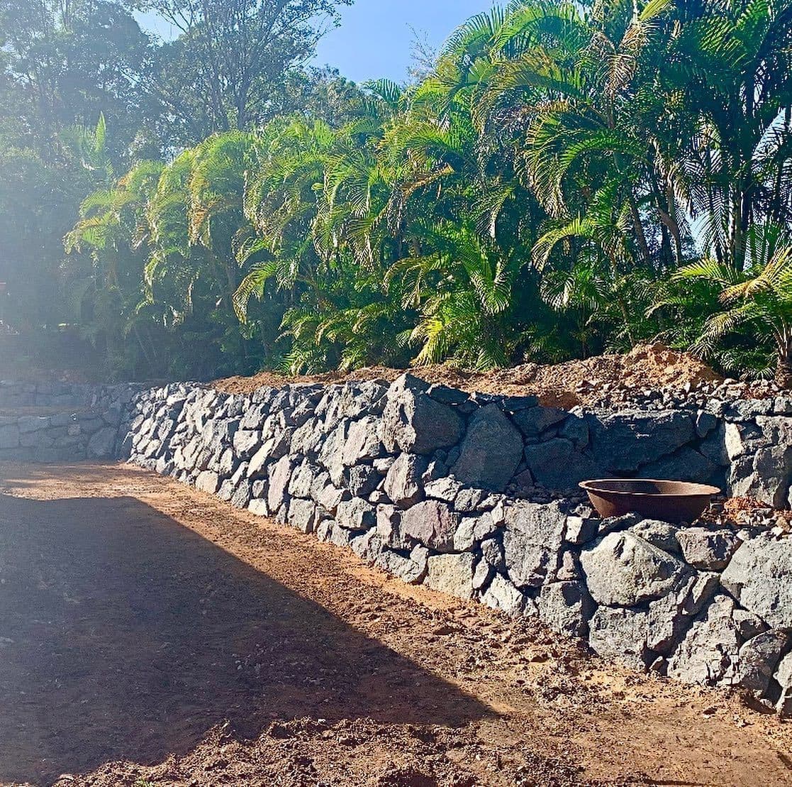 A rock wall made using Cordwells Landscaping materials